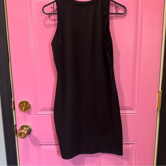 Black Graphic Sleeveless Dress - Picture 5 of 5